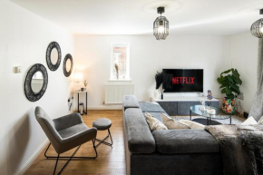 Bucks Luxury Apartment - free parking